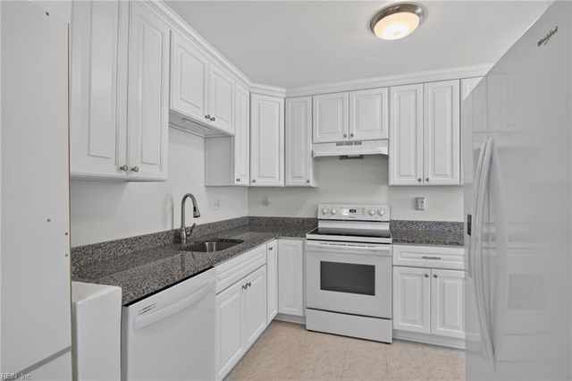 225 Castlewood RD, Portsmouth, VA 23702