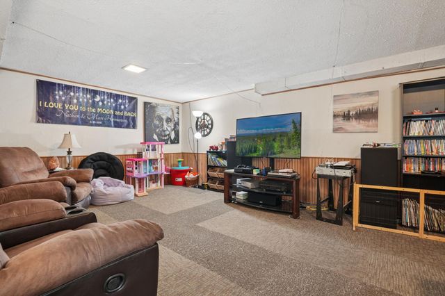 2921 12th Street S, Fargo, ND 58103