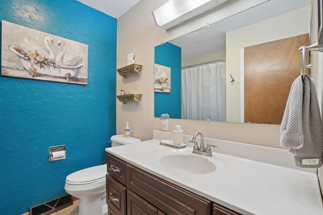 2921 12th Street S, Fargo, ND 58103