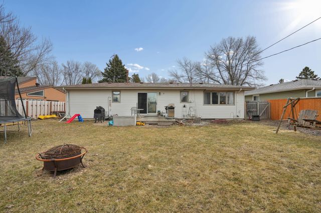 2921 12th Street S, Fargo, ND 58103