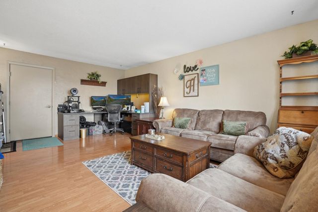 2921 12th Street S, Fargo, ND 58103