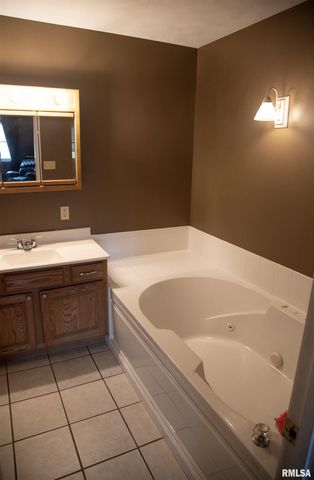 1602 Carmie Lane, Marion, IL 62959