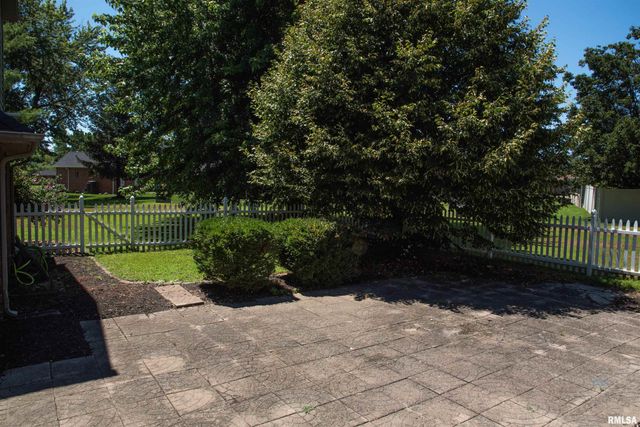 1602 Carmie Lane, Marion, IL 62959