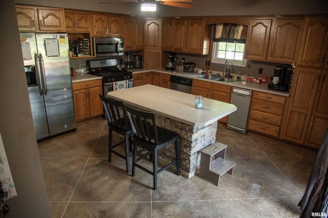 1602 Carmie Lane, Marion, IL 62959