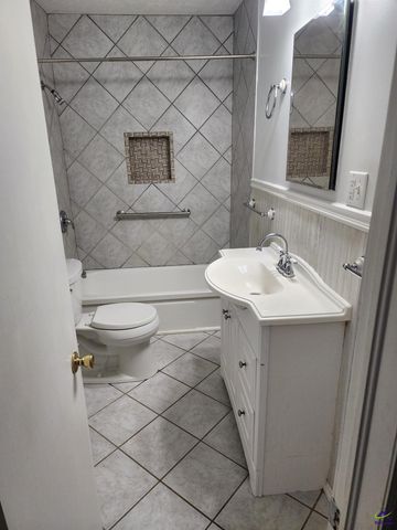 121 Bowman Drive, Cochran, GA 31014