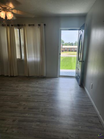 121 Bowman Drive, Cochran, GA 31014