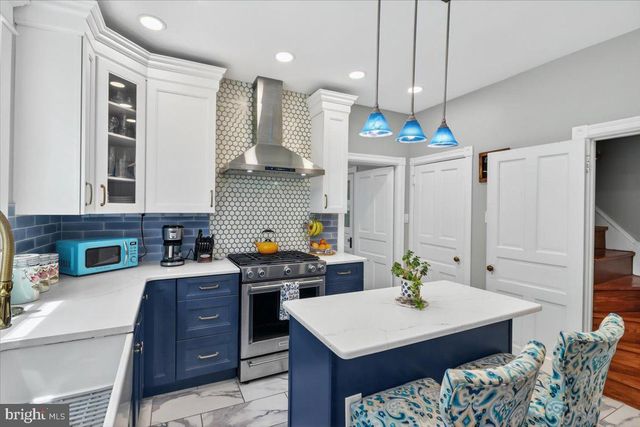 18 W GRAVERS LN, Philadelphia, PA 19118