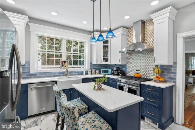 18 W GRAVERS LN, Philadelphia, PA 19118