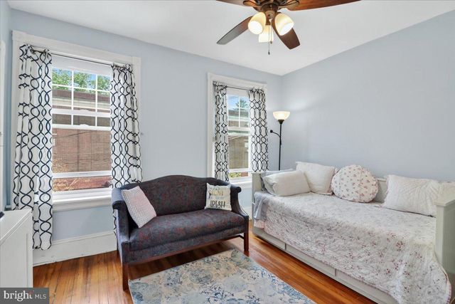18 W GRAVERS LN, Philadelphia, PA 19118