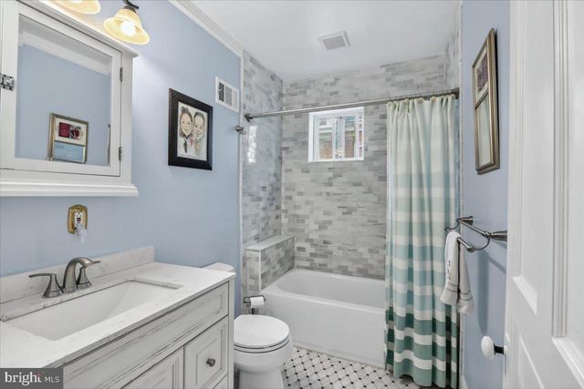 18 W GRAVERS LN, Philadelphia, PA 19118