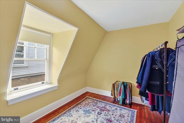 18 W GRAVERS LN, Philadelphia, PA 19118