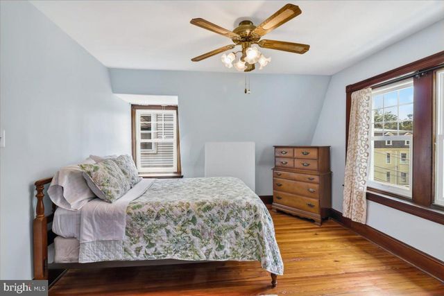 18 W GRAVERS LN, Philadelphia, PA 19118
