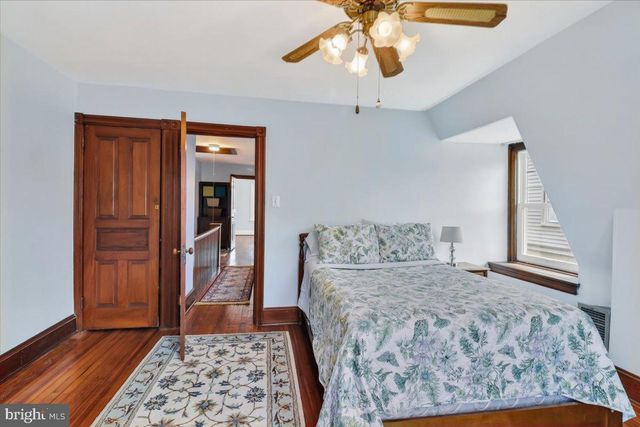 18 W GRAVERS LN, Philadelphia, PA 19118