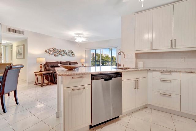 7547 S Oriole Boulevard 202, Delray Beach, FL 33446