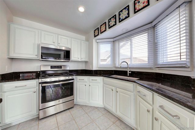 15756 Lamont Drive, Macomb Township, MI 48042