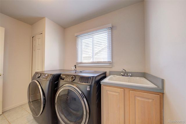 15756 Lamont Drive, Macomb Township, MI 48042