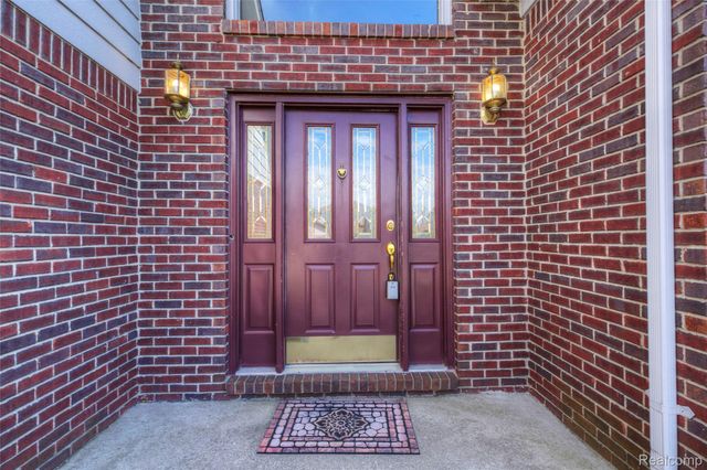 15756 Lamont Drive, Macomb Township, MI 48042