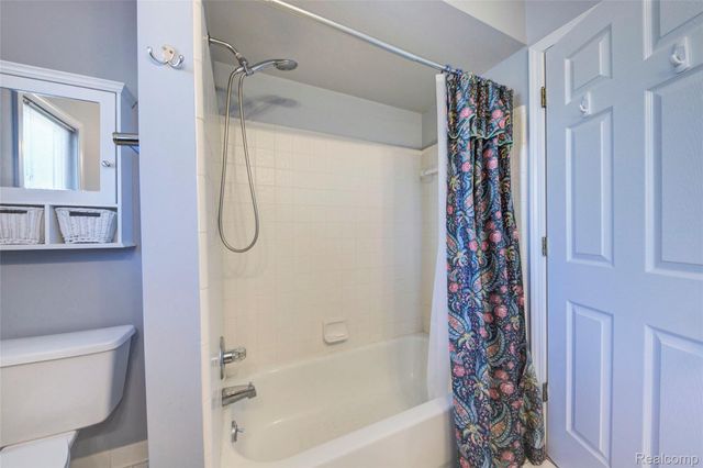 15756 Lamont Drive, Macomb Township, MI 48042