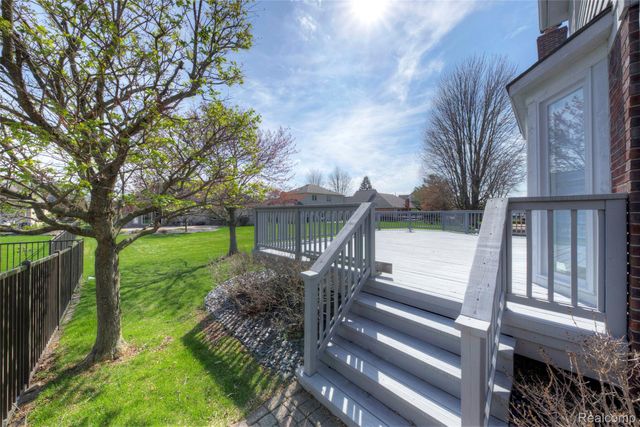 15756 Lamont Drive, Macomb Township, MI 48042