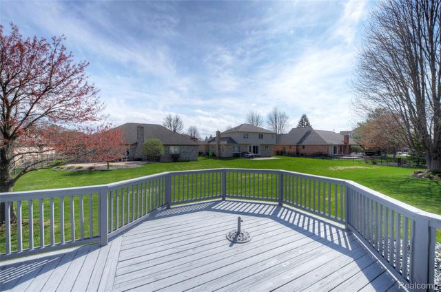 15756 Lamont Drive, Macomb Township, MI 48042