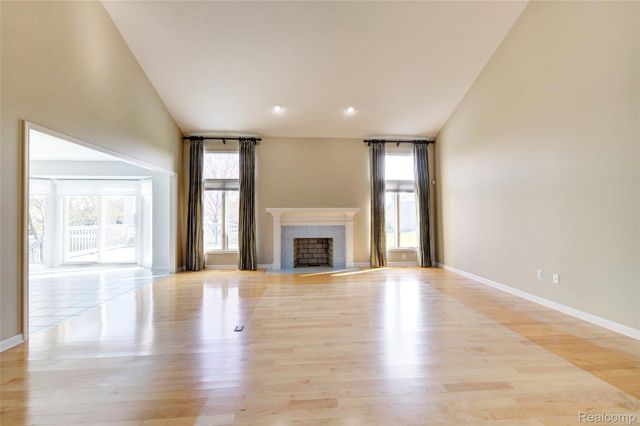 15756 Lamont Drive, Macomb Township, MI 48042