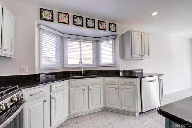 15756 Lamont Drive, Macomb Township, MI 48042