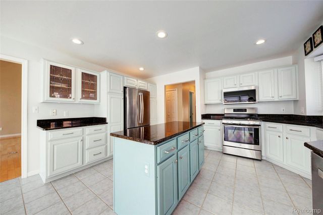 15756 Lamont Drive, Macomb Township, MI 48042