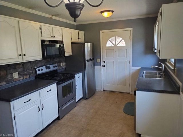 113 Merrydale Court, King, NC 27021