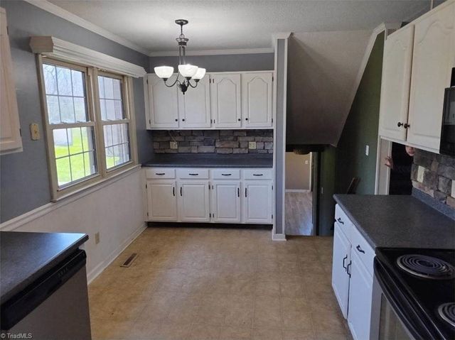 113 Merrydale Court, King, NC 27021