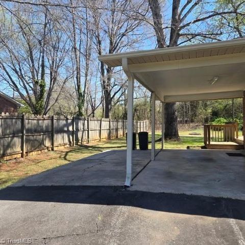 113 Merrydale Court, King, NC 27021