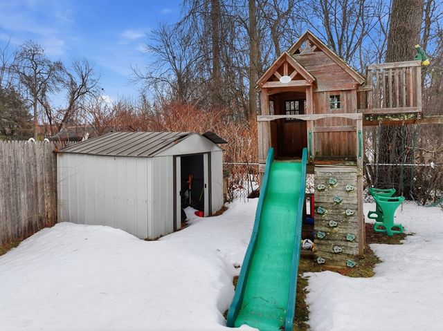 57 Davenport St, Springfield, MA 01119