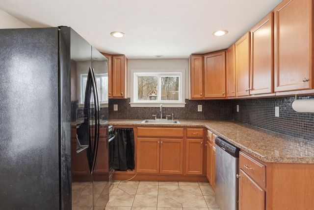 57 Davenport St, Springfield, MA 01119