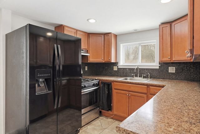 57 Davenport St, Springfield, MA 01119