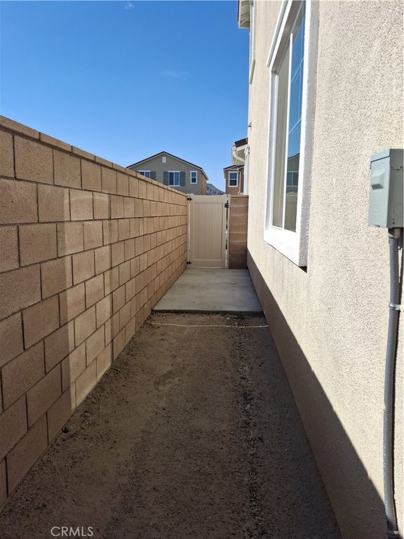 Image 15 of property listing at 31329 MINERS RIDGE Loop, Winchester, CA 92596