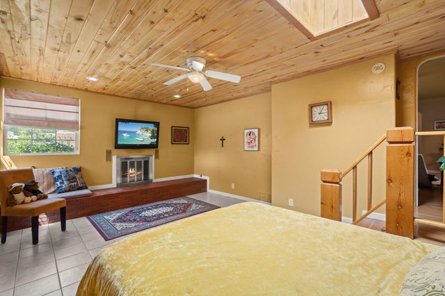 704 TYLER Road NW, Los Ranchos, NM 87107