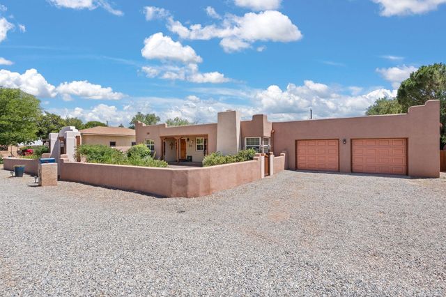 704 TYLER Road NW, Los Ranchos, NM 87107