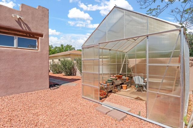 704 TYLER Road NW, Los Ranchos, NM 87107