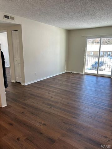 505 N Monroe Street 8, Pacific, MO 63069