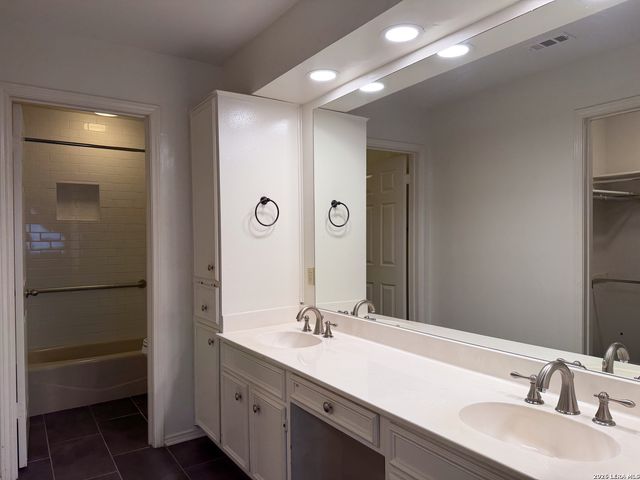 7930 Roanoke Run Apt 1103, San Antonio, TX 78240