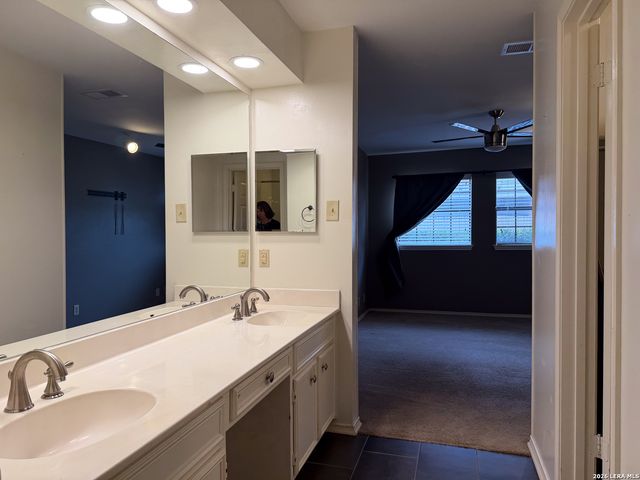 7930 Roanoke Run Apt 1103, San Antonio, TX 78240