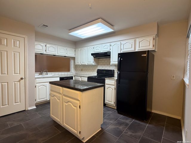 7930 Roanoke Run Apt 1103, San Antonio, TX 78240