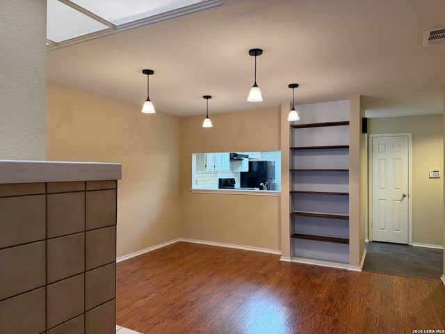 7930 Roanoke Run Apt 1103, San Antonio, TX 78240