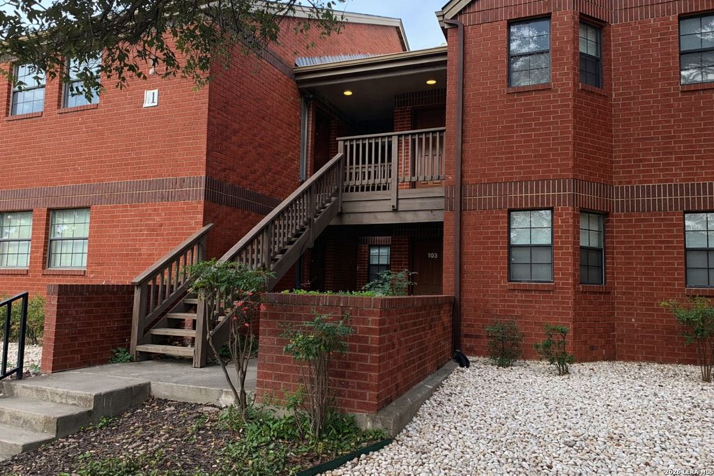 7930 Roanoke Run Apt 1103, San Antonio, TX 78240