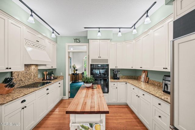 29036 E River Road, Perrysburg, OH 43551