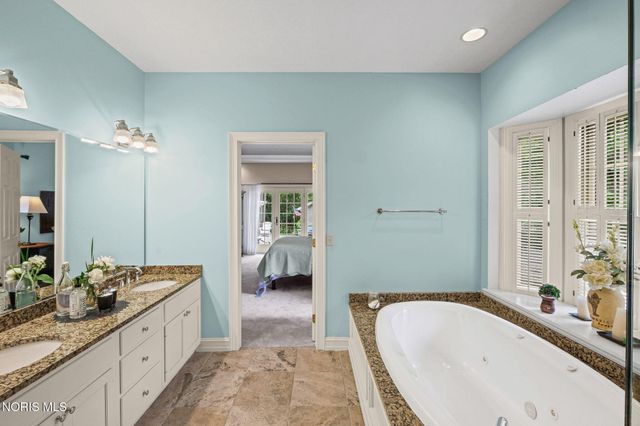 29036 E River Road, Perrysburg, OH 43551