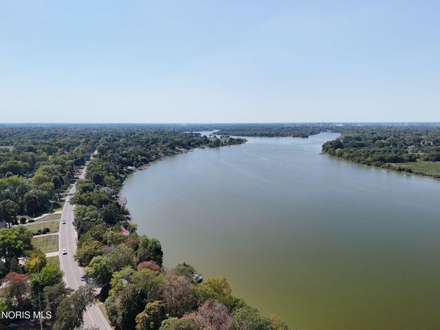 29036 E River Road, Perrysburg, OH 43551
