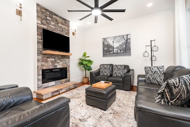 334 S Howard Avenue, Landrum, SC 29356