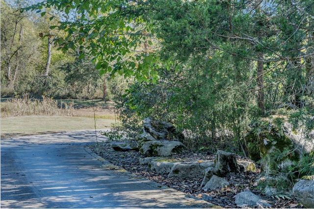 131 Butterfly Ln, Bell Buckle, TN 37020