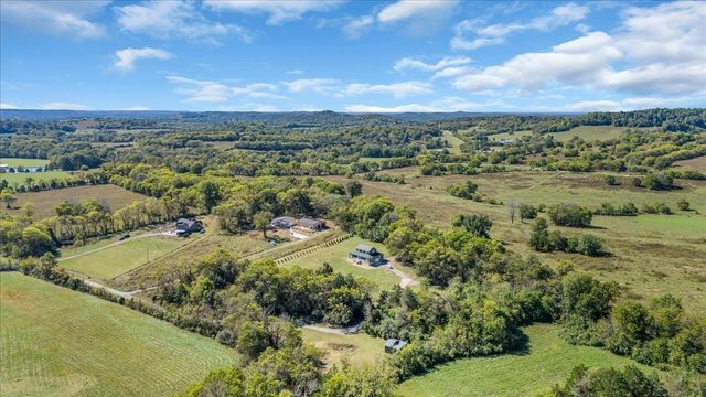 131 Butterfly Ln, Bell Buckle, TN 37020