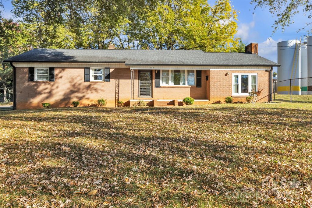 601 1st Avenue Drive SE, Taylorsville, NC 28681